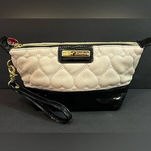 Betsey Johnson Wristlet Clutch Cosmetic Case Cream Quilted Heart Black Patent